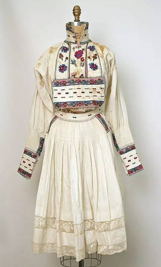 東歐傳統(tǒng)服飾藝術 鞋帽的傳承與特色