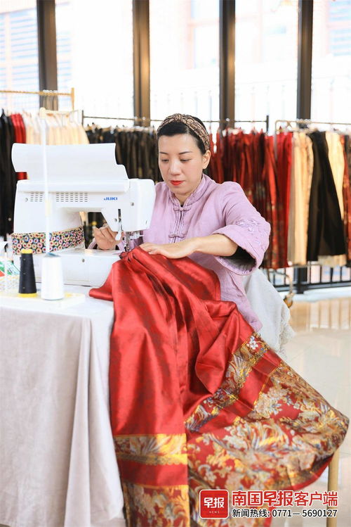 新中式服裝走俏 你的春節“戰袍”與鞋帽搭配指南